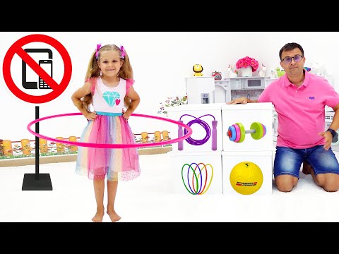 Diana cùng bố học cách tạo niềm vui và chơi các trò chơi khác nhau ở trong nhà