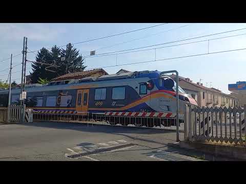 Passaggio a livello Acqui Terme (AL) corso Divisione - Level crossing - Spoorwegovergang