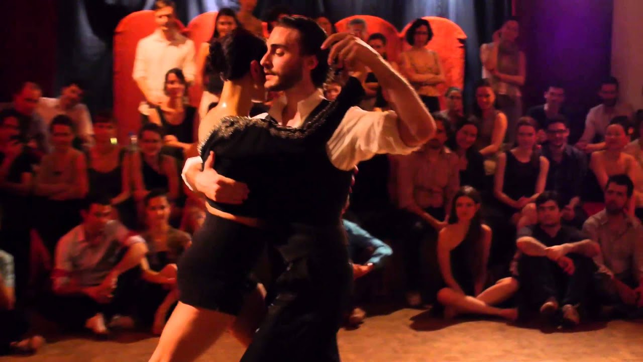 Maria Filali & Gianpiero Ya Galdi — Viejo portón