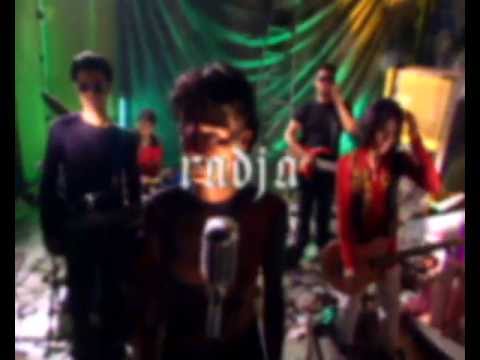 download lagu mp3 mp4 Rif Radja, download lagu Rif Radja gratis, unduh video klip Download Rif Radja Mp3 dan Mp4 Youtube Gratis