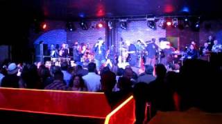 Malo performing "Pana". Courtesy of www.ikebeat.com