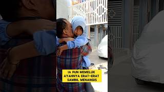 Download lagu momen haru ketika santri putri berlari saat bertemu ayahnya ‼️‼️#santri #pesantren #sedih #nangis mp3