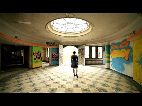 Cloé du Trèfle - Exit