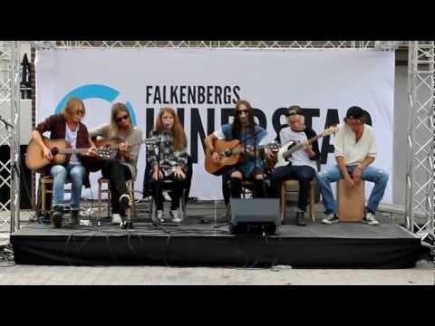 Damn Delicious - Skylight Acoustic Live Feat. Emma Karlsson