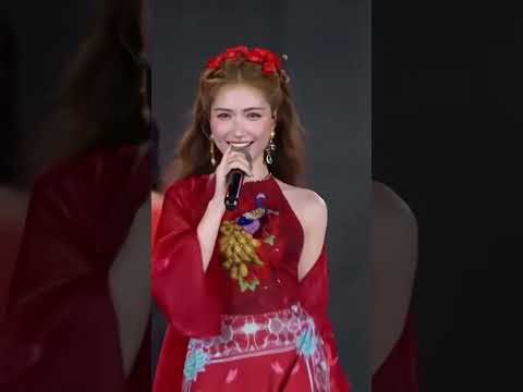 Đồng diễn bikini cùng 'Kén Cá Chọn Canh' của nữ ca sĩ Hòa Minzy