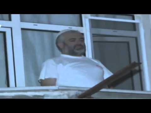 Polise Yakalanan Hırsız  Namaza Durdu !