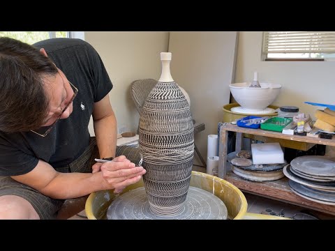 602. Trimming/Chattering a Thin-necked Bottle with Hsin-Chuen Lin 林新春 細頸瓶修坯跳刀示範