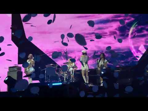 260606 QWER 다시 여기 바닷가 @ Weverse Con Festival 