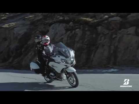thumbnail video image 2 of Llanta 120/70ZR-17 58W F BRIDGESTONE Battlax T31, 2 of 3