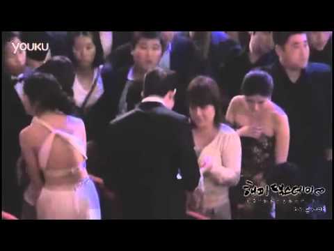 110526BAA_Taecyeon signing for fans