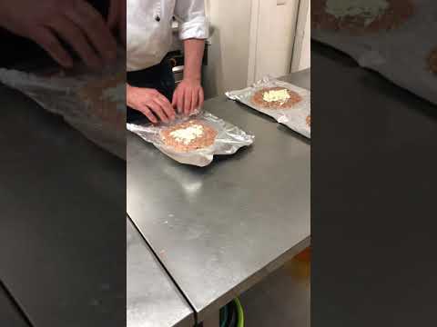 So machen wir das Bifteki im Retaurant Elaton