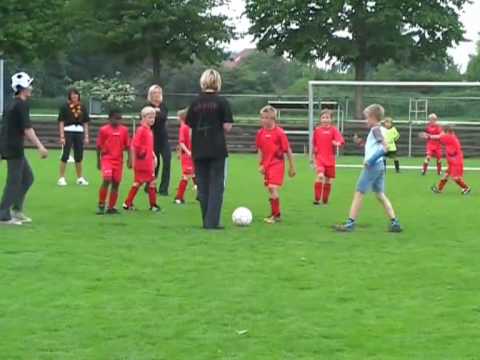 SV Arminia Appelhülsen (F1, F2, F3) gegen Trainer und Eltern  Spieltag: 12.06.2010 Teil 1