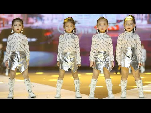 Surprise!The very cute kid models walks on the catwalk | Team Show