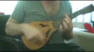 Video thumbnail for Harmony Roy Smeck Vita ukulele / Rockin' the uke by philippe krouk