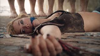Uma mulher é abandonada em um deserto onde humanos são refeição