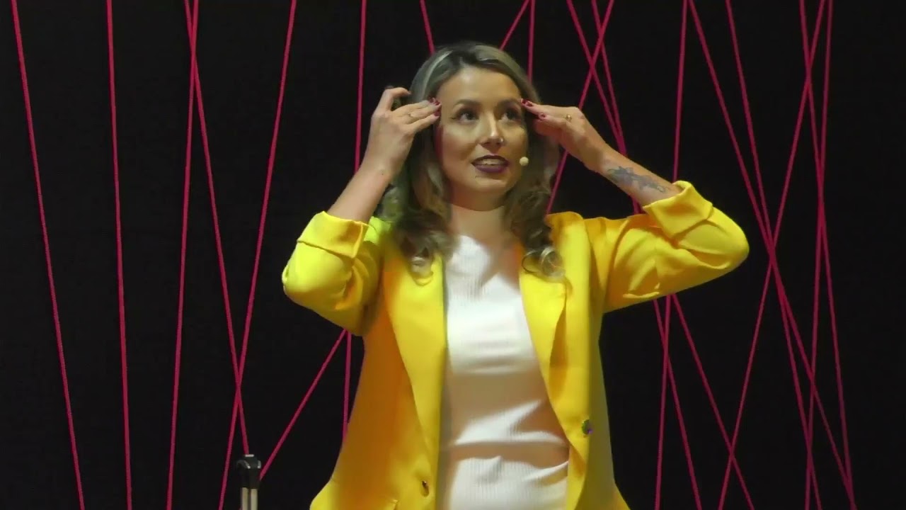 Espelho, espelho meu, quem manda no meu destino sou eu! | Camila Santos | TEDxRiodoSul