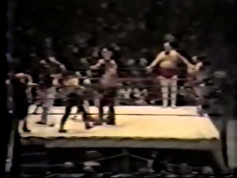 The Super Paralyzer - Controversial debut of Tombstone Piledriver!  (11-9-81) Memphis Wrestling