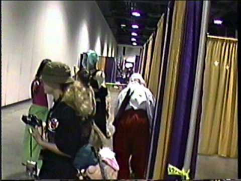 Anime Expo 2001 with LisaHoneychan and participants of costume review3