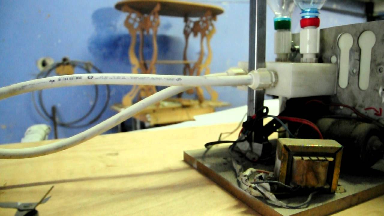 Máquina de fazer espuma de poliuretâno