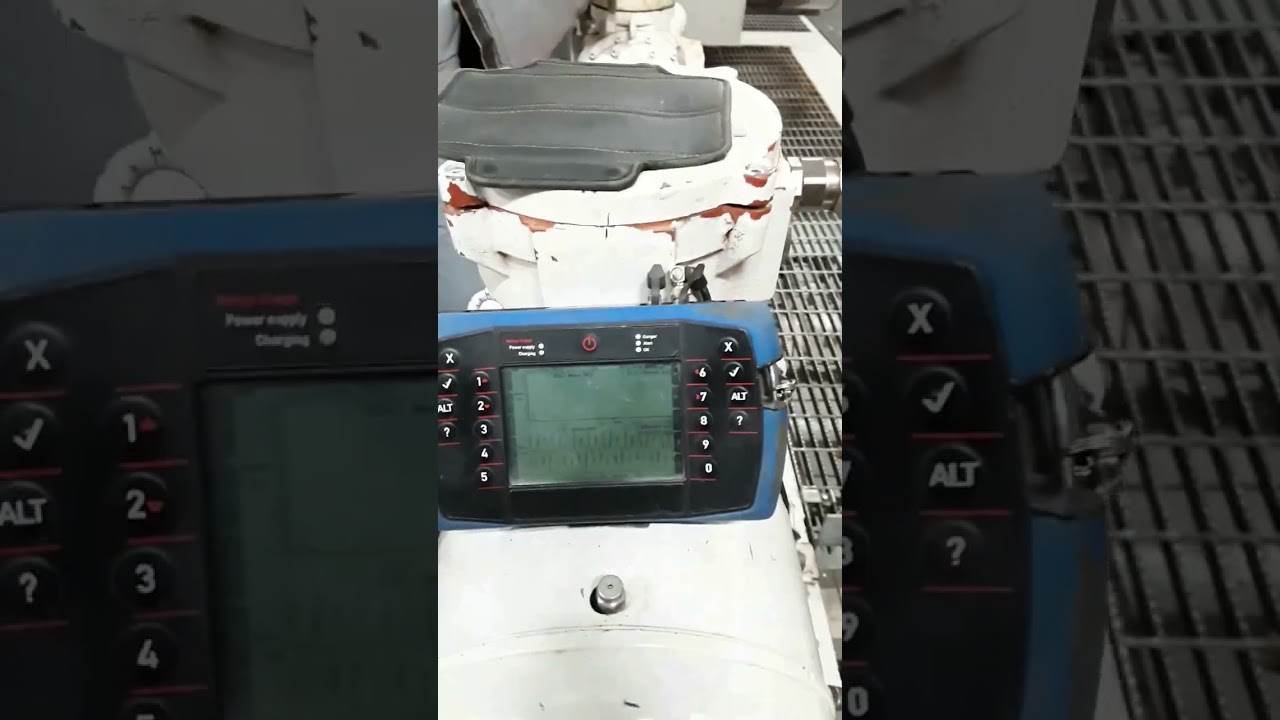 Recording Live Vibration while using a hydraulic jack at Motor NDE side (Overhung)