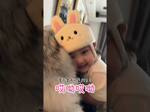 看女兒跟貓咪相親相愛，請老公放心給我種子準備二胎