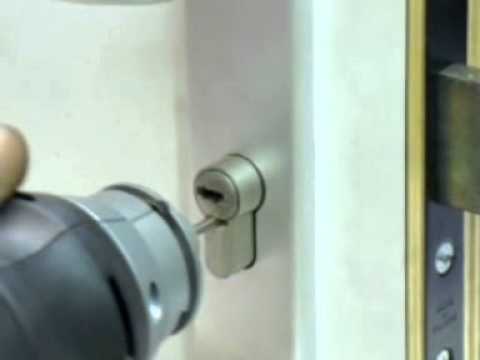 download lagu mp3 mp4 Revendeur Bricard, download lagu Revendeur Bricard gratis, unduh video klip Revendeur Bricard