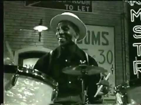 © LOUIS ARMSTRONG  - ♫  Struttin with some barbecue Louis and his All Stars 1953