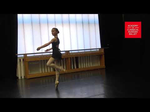 Tours pique on pointe shoes. Academy of Classical Russian Ballet The Hague / Rotterdam