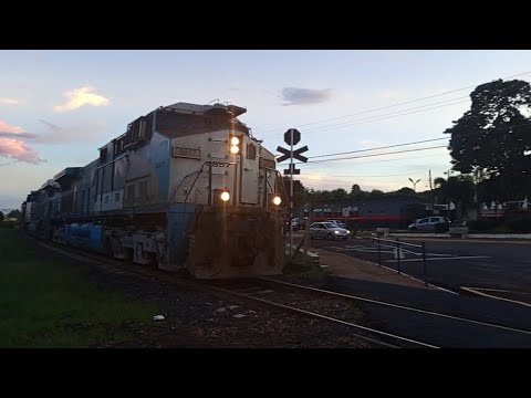 Trem rumo bauxita vazio sentido santa isabel-GO  ac44i rumo 9857, ac44i rumo 9844 e ac44i rumo 9909 