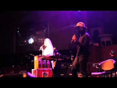 Zeke Khaseli and The Wrong Planeters feat. Ermy Kullit