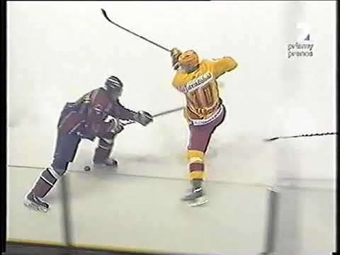 Dukla Trenčín - Slovan Bratislava 4:3, 31. 3. 2005, Semifinále, 2. Tretina, Gól Mariána Gáboríka