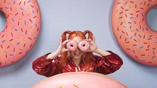Musik-Video-Miniaturansicht zu Chameleon Songtext von Olivia Addams
