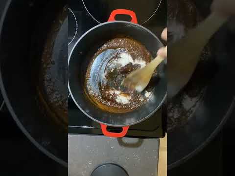 INDOMIE com costelinha e ovo frito
