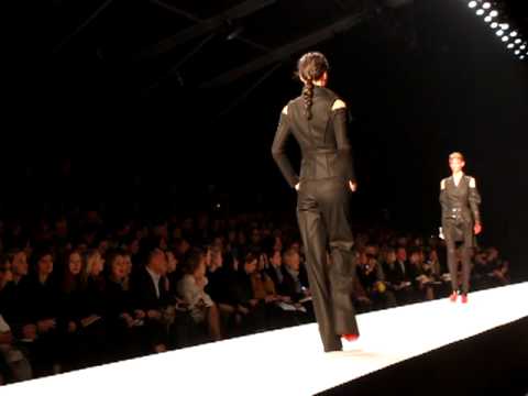 Viktor & Rolf Fall Winter 2011-2012 Full Fashion Show. Paris Fashion Week