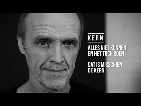 Voorstelling Stef Bos gaat over een vijftiger die stil staat bij grote thema’s Voorstelling Stef Bos gaat over een vijftiger die stil staat bij grote thema’s