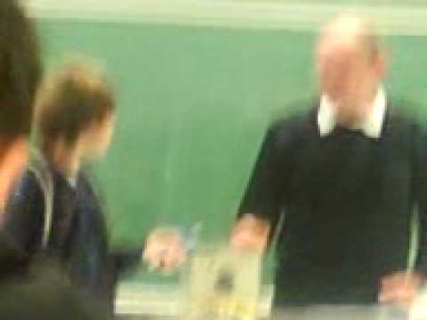 Im Physik Unterricht - Rudi Straub :'D