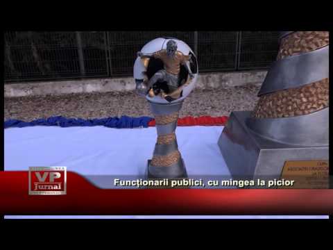 Functionarii publici, cu mingea la picior