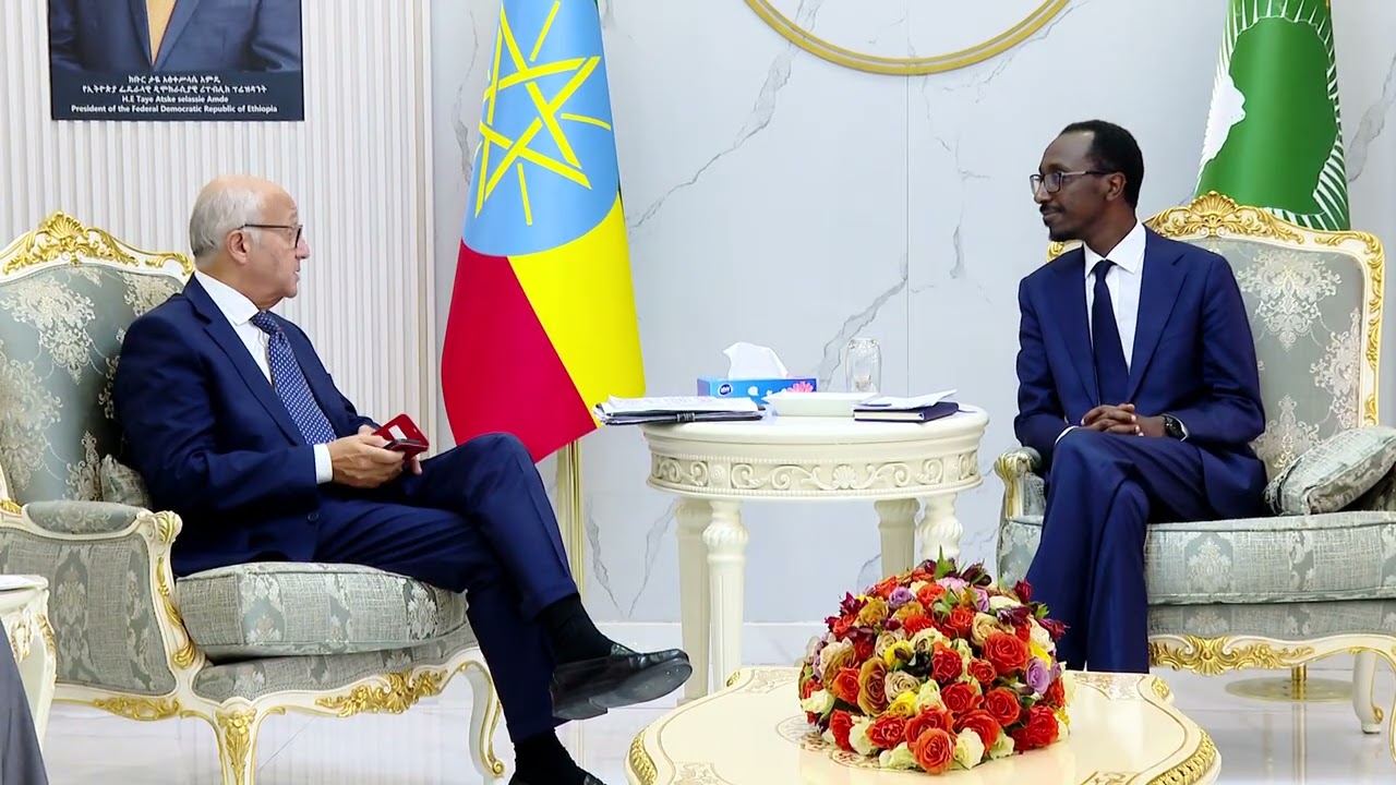 የውጭ ጉዳይ ሚኒስትር እና የኮፕ32 ፕሬዚዳንት ጌዲዮን ጢሞቴዎስ (ዶ/ር) ከኮፕ21 ፕሬዚዳን