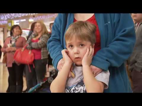 British News   Flashmob of British Army musicians surprises Christmas shoppers in Gateshead's Metroc
