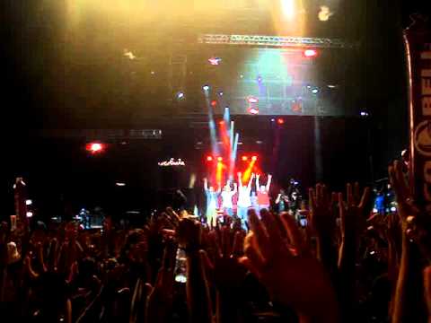 Cocofunka libera palomas, Estadio Nacional