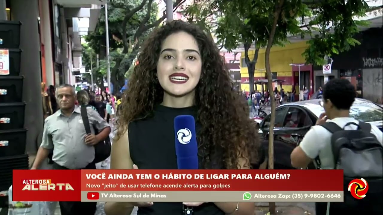 Brasileiros estão ligando menos e usando mais aplicativos de mensagens