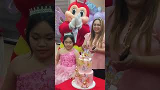 Panoorin ang Makulit at Masayang Birthday Song and Wish ni Jollibee para kay #Akeisha
