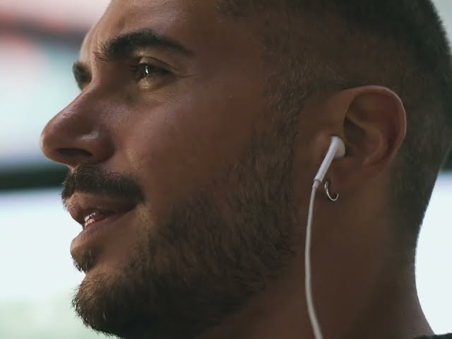  mit dem Titel 'Skeletons' / Video ((jetzt ansehen))
