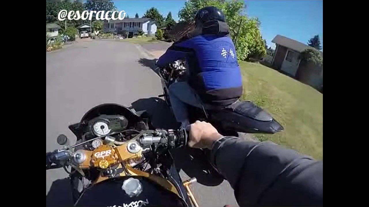 Watch Now Gli rubano la moto e lui va a riprendersela Gli rubano la moto e lui va a riprendersela
