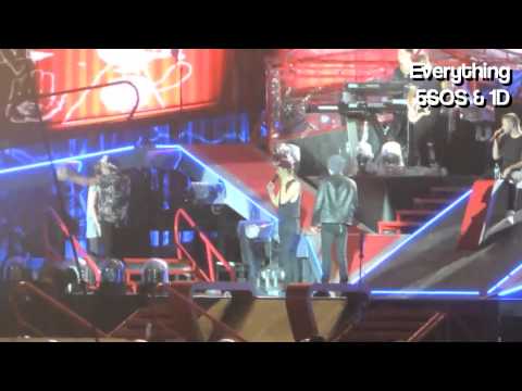 One Direction singing Covers in Where We Are Tour 2014