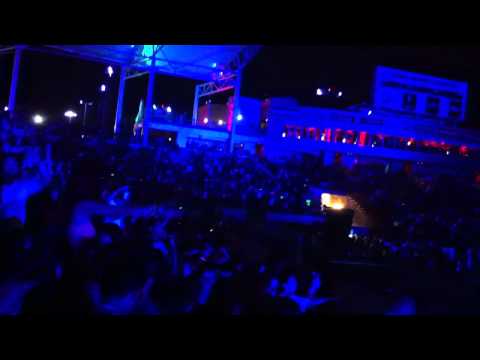 Tiesto plays Reach For Me (Dimitri Vangelis & Wyman Remix) @ College Invasion Tour