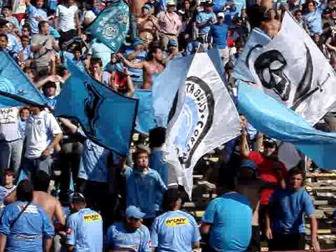 "hinchada de belgrano impresionante en el entretiempo vs arsenal.mpg" Barra: Los Piratas Celestes de Alberdi • Club: Belgrano