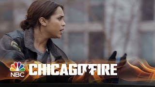 Chicago Fire - Dawson&#39;s Risky Rescue (Episode Highlight)