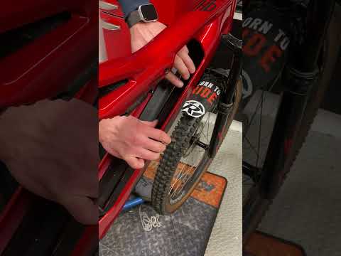 Getting a 750w Bosch battery in and out of a KTM Macina Kapoho.
