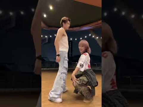 What caught your eyes more between shampoo foam and us? 🤔 #peanut #huyetao #chuangasia #chuangasias2